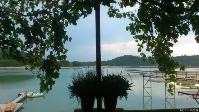 Aysel Özen'den Pazar günü bir eğlence, dinlence yeri, Manavgat Baraj Gölü. 