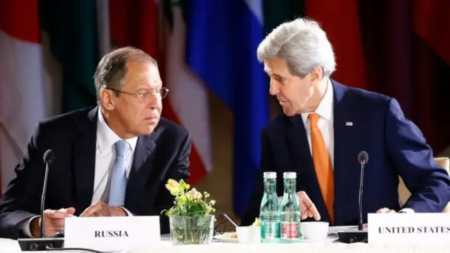 Görüşmelere ABD ile Rusya öncülük ediyor. 