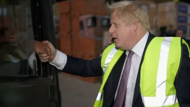 يعرف جونسون بإشاراته التاريخية المتكررة وإسقاطها على الواقع.