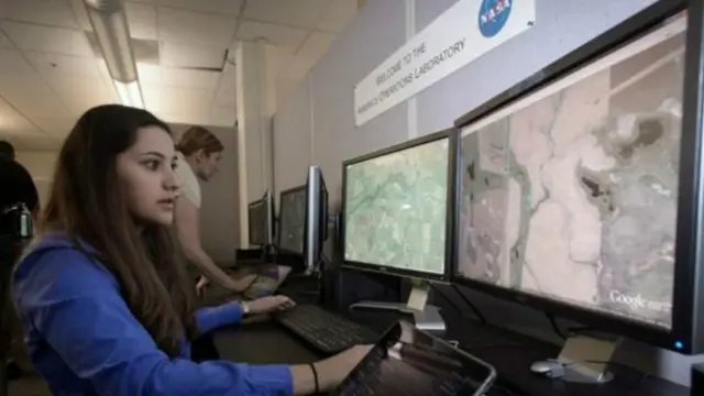 ناسا أجرت تجارب لتحليق 22 طائرة في وقت واحد