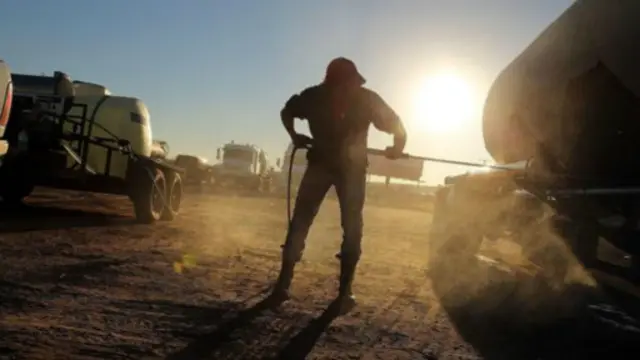 由于水力压裂法需要使用沙子，因此这种技术在美国的大幅增长创造了巨大的沙子需求