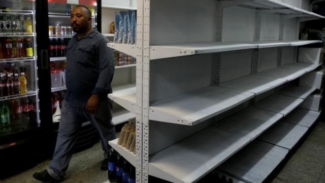 Пустые полки в магазинах Венесуэлы