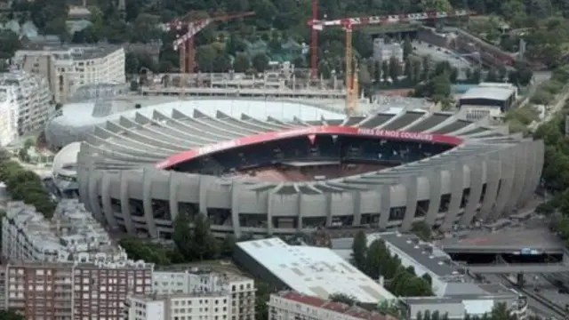 مناطق حظر للطيران ستُعلن فوق الملاعب التي ستستضيف البطولة في فرنسا، مثل ملعب بارك دي برانس في باريس