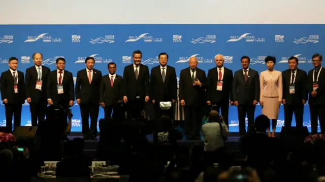 张德江（中）出席一带一路论坛开幕式（BBC中文网图片18/5/2016）