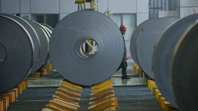 邯鄲一家鋼鐵廠倉庫中工人