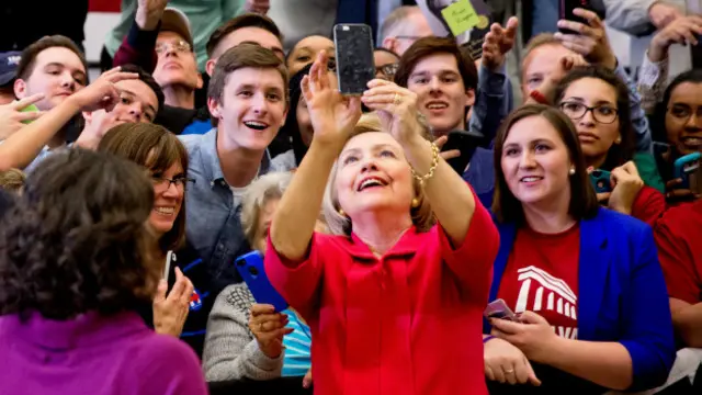 Tác giả cho rằng, một số phụ nữ, những người bầu cho bà Clinton, không mấy phấn chấn và cho rằng bà đã ở trong chính trường quá lâu