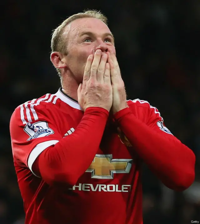 Wayne Rooney melihat masa depannya di Manchester United adalah bermain di lapangan tengah setelah aksi menawannya ketika timnya menggulung 3-1 Bournemouth di Old Trafford.