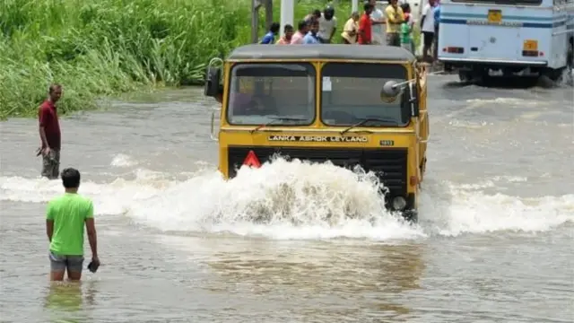 Ölkənin geniş ərazilərini su örtüb