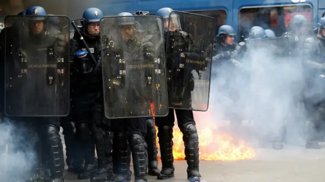 पेरिस की पुलिस.