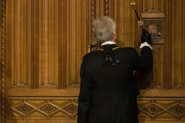 "Qara əmud" qapını 3 dəfə döyməlidir