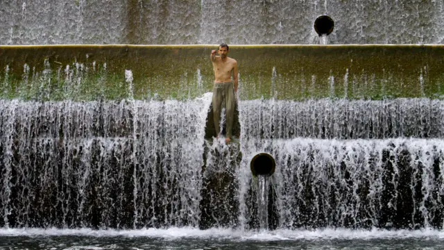 گذشتہ چند دنوں میں بھی ملک کے میدانی علاقوں میں شدید گرمی ریکارڈ کی گئی ہے
