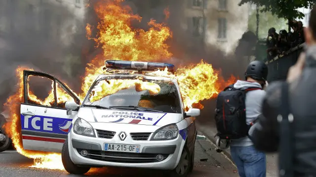 أفراد الشرطة الفرنسية يشتكون من الاشتباكات اليومية مع المحتجين