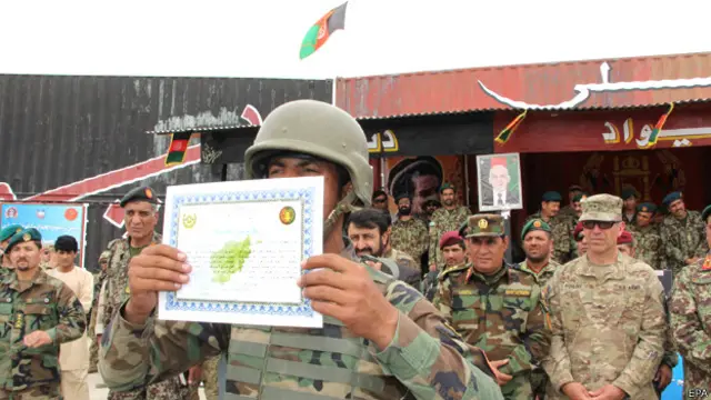Soldados afganos en su ceremonia de graduación
