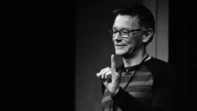 تحول جوناثان فوستر، رئيس فريق الكتابة لبرنامج المساعد الشخصي "كورتانا" الذي طورته شركة مايكروسوفت، من مجال السينما والتلفزيون إلى العمل في تطوير وسائل التكنولوجيا