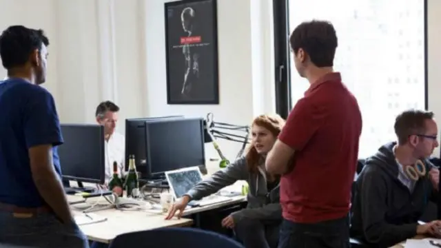 تدرجت آنا كيلسي في المناصب بشركة "إكس. آي" الناشئة إلى أن أصبحت مصممة لأساليب تفاعل أجهزة الذكاء الاصطناعي مع البشر