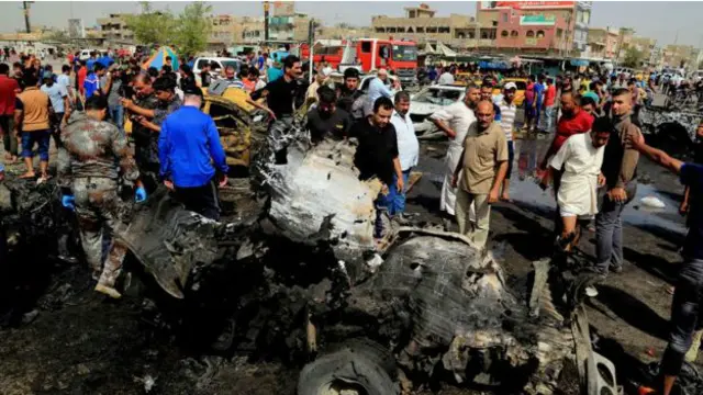 استهدف انفجار سيارة مفخخة سوقا في مدينة الصدر ما اسفر عن مقتل 93 شخصا وجرح 64 آخرين في شهر مايو/ ايار