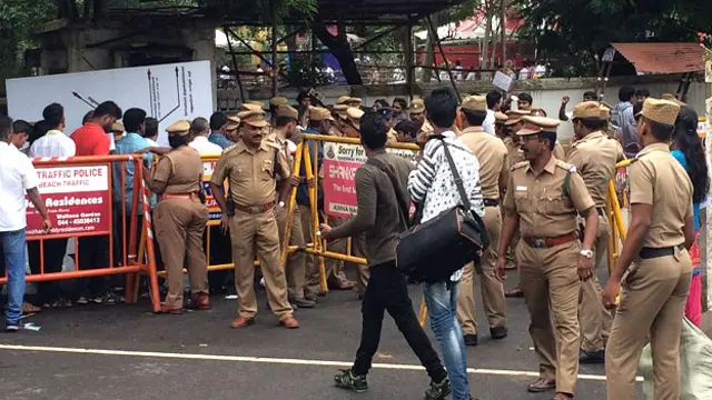 चेन्नई में मतगणना केंद्र के बाहर का दृश्य.