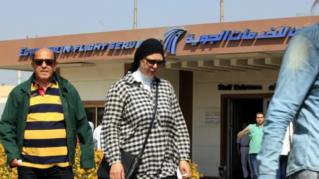 جہاز مصر کی فضائی حدود میں 10 میل اندر آ چکا تھا۔ علاقے میں خراب موسم کے متعلق کوئی اطلاع نہیں ملی ہے۔