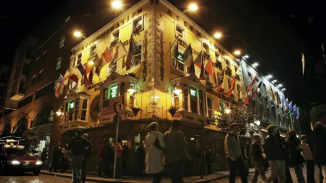 都柏林圣殿酒吧区很热闹。（图片来源：Peter Macdiarmid/Getty）