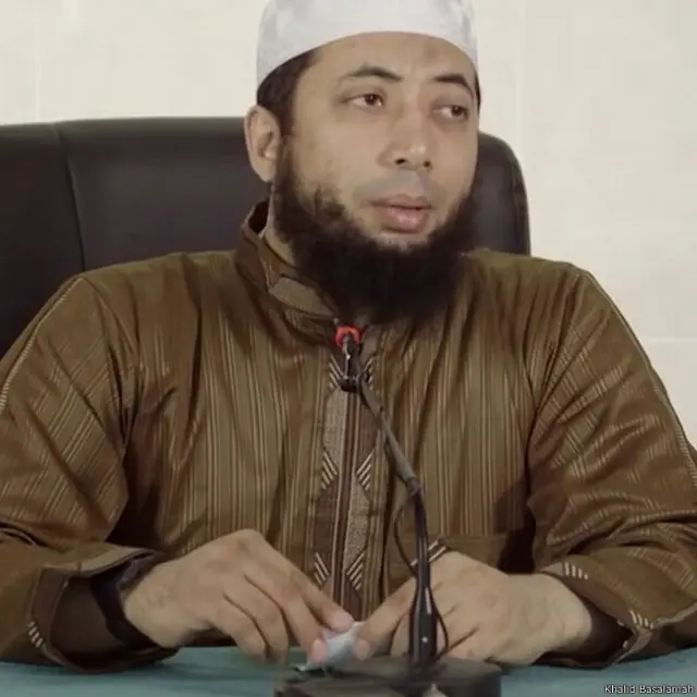 Khalid Basalamah, dalam ceramahnya yang diunggah ke Youtube, menganggap istilah Wahabi merupakan istilah yang sengaja diciptakan untuk memecah belah Islam.