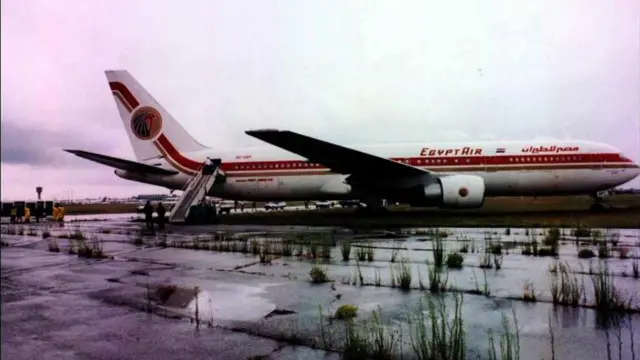 الطائرة المصرية في مطار أتاتورك