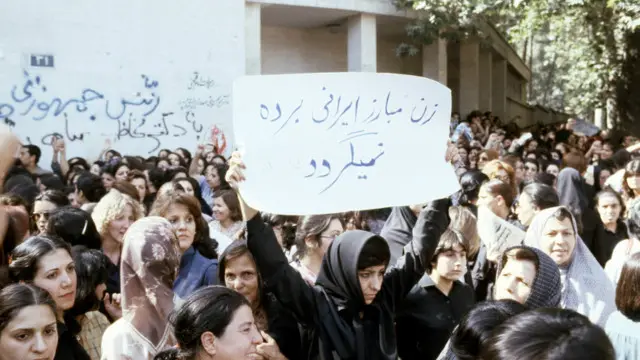 پس از انقلاب ایران گروههای منتقد جمهوری اسلامی در دانشگاه نفوذ بالایی داشتند