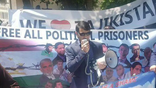 رخی از فعالان حزب نهضت اسلامی معتقدند که بازداشت بستگان آنها به دلیل تظاهراتی صورت گرفته است که روز پنجشنبه شماری از اعضا و جانبداران این حزب ممنوع شده در تاجیکستان در شهرهای استانبول ترکیه و بن آلمان علیه آنچه سرکوب مخالفان در کشور میخوانند، برپا کردهاند