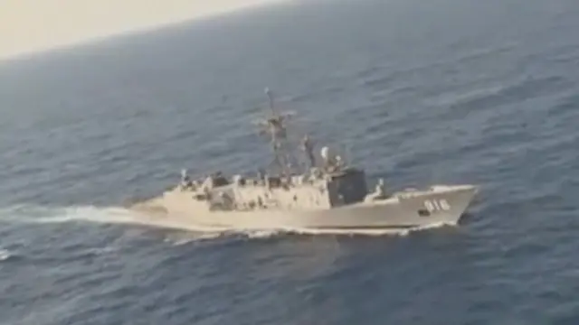 Buque buscando al avión en el Egeo