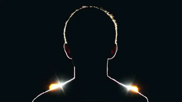 Un niño a contraluz