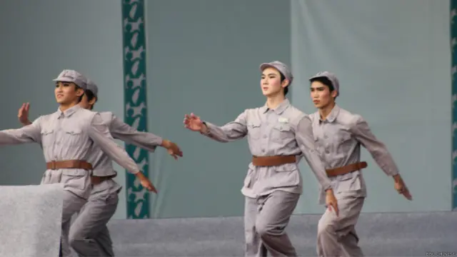 总统就职的表演内容着重于”台湾之光”,并且用歌舞剧的方式演出台湾400年来的开拓史。