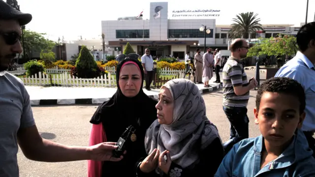 مصری ایئر بس 320 نے قاہرہ ایئر پورٹ پر 20 منٹ میں لینڈ کرنا تھا جب یہ جہاز لاپتہ ہو گیا۔
