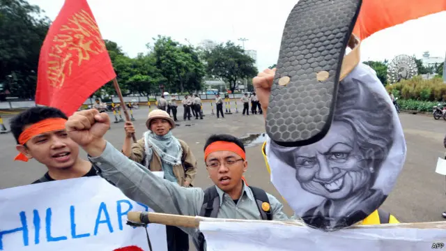 Aksi unjuk rasa menolak kehadiran Menlu AS Hillary Clinton, 18 Februari 2009.