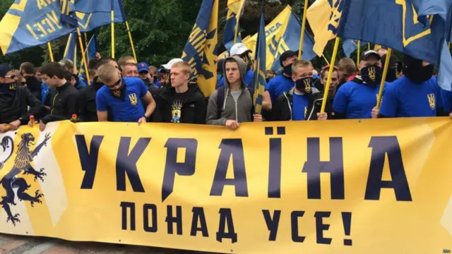  "Якщо Рада і президент вирішать проводити вибори на Донбасі, це означатиме остаточну втрату суверенітету над цими територіями, це початок розповзання сепаратистської гангрени по Україні", - вважають у ЦК "Азов".