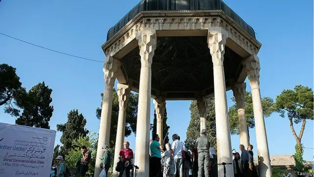 - آرامگاه خواجه حافظ در شیراز، که مشکلش مشکلتر از آن بود که جوابش در توضیح المشکلات علمایی مندرج باشد. 