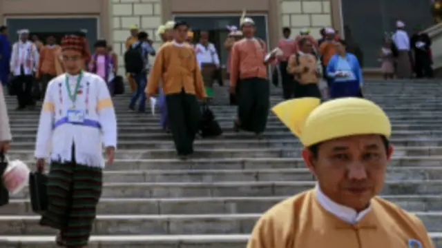 အခြေခံဥပဒေ ပြင်ဆင်ဖို့ ဆိုတာ လွှတ်တော်တွင်း မှာ မဖြစ်နိုင်ဘူးလို့ ဦးနိုင်းနိုင်းက ပြောပါတယ်