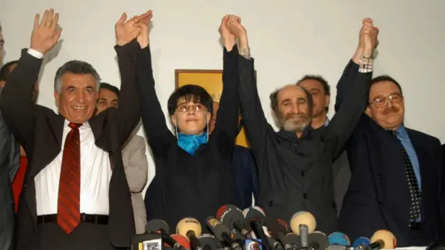 Selim Sadak, Leyla Zana, Ohan Doğan ve Hatip Dicle, 9 Haziran 2004'te tahliye edildikten sonra Ankara DEHAP binasında basın toplantısı düzenlemişti.