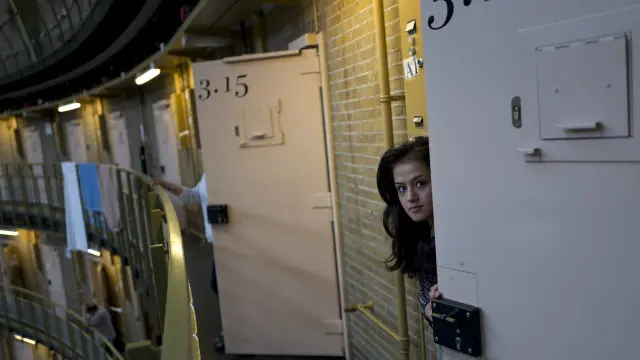 En la actualidad, 6.292 solicitantes de asilo viven en antiguas prisiones en Holanda.