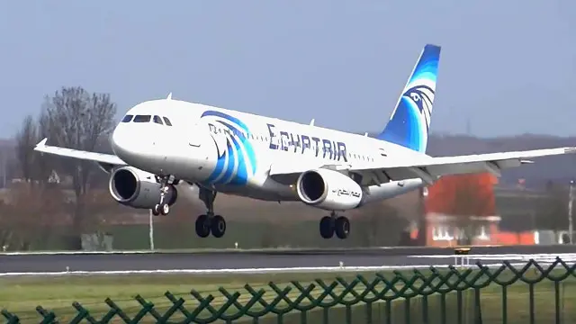 Самолет А320 авиакомпании EgyptAir, выполнявший рейс из Парижа в Каир, пропал с радаров над Средиземным морем