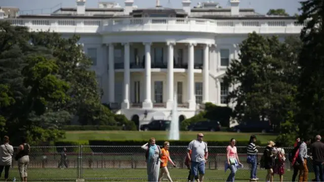 枪击事件发生在白宫西侧。