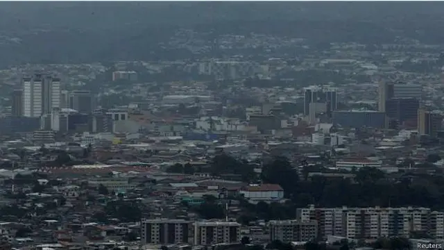 सैन जोस में धुआं और राख