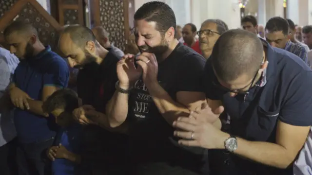 Родственники жертв крушения