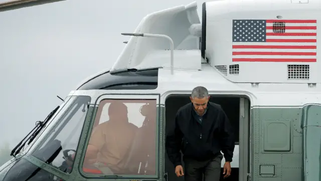 Hình ảnh Tổng thống Obama lúc chuẩn bị rời căn cứ quân sự Andrews ở Maryland, Hoa Kỳ, lên đường tới Việt Nam