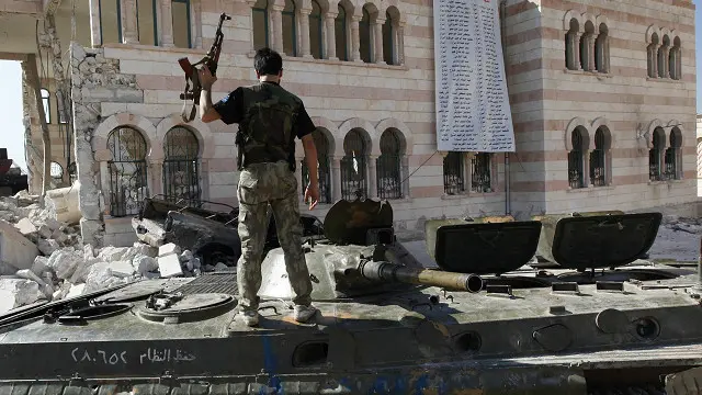 كانت هجمات جوية مكثفة استهدفت الطريق الوحيد الذي يستخدمه مسلحو المعارضة للوصول إلى المناطق التي يسيطرون عليها في حلب