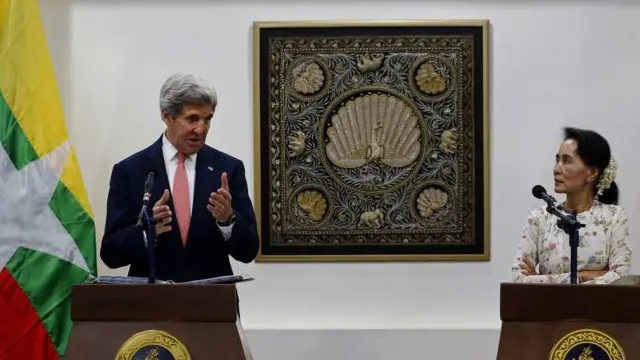 John Kerry dan Suu Kyi