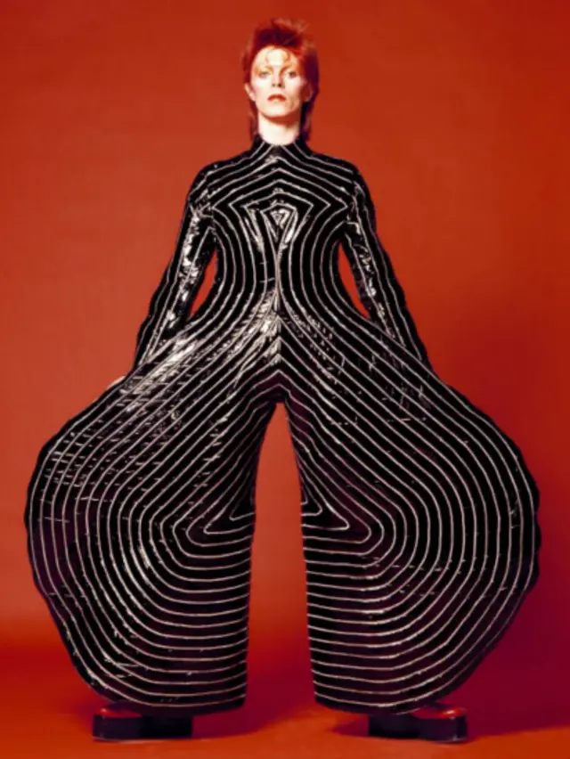 大卫·波依的连体裤造型