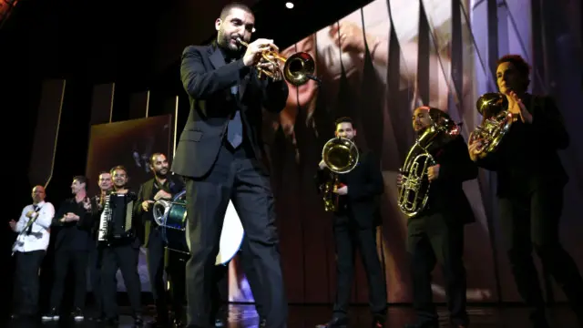 ابراهیم معلوف، ترومپت نواز سرشناس لبنانی در مراسم اختتامیه برنامه اجرا کرد.