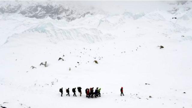 El terremoto de Nepal mató el año pasado al menos a 18 personas en el campamento base del Everest y a miles en todo el país.