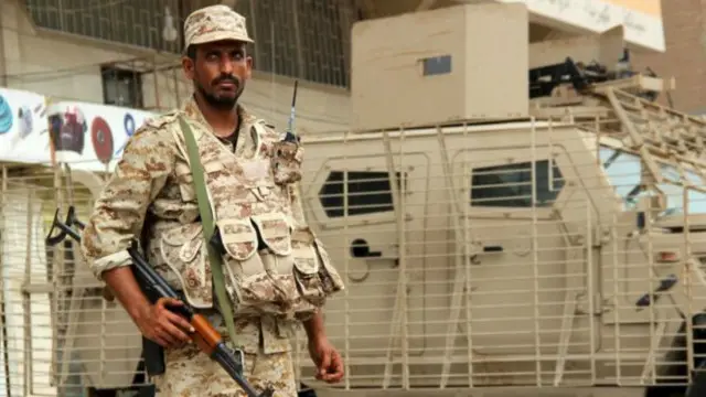 نیروهای دولتی برای جلوگیری از حمله پیکارجویان در عدن با چالش‌های جدی روبرو هستند