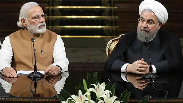ایران پر اقتصادی پابندیاں عائد ہونے سے پہلے انڈیا ایران سے تیل خریدنے والا دوسرا بڑا ملک تھا لیکن عالمی پابندیوں سے دونوں ملکوں کے اقتصادی تعلقات متاثرہ ہوئے تھے