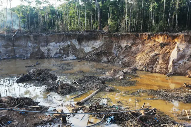 Destrozos causados por la minería en Madre de Dios